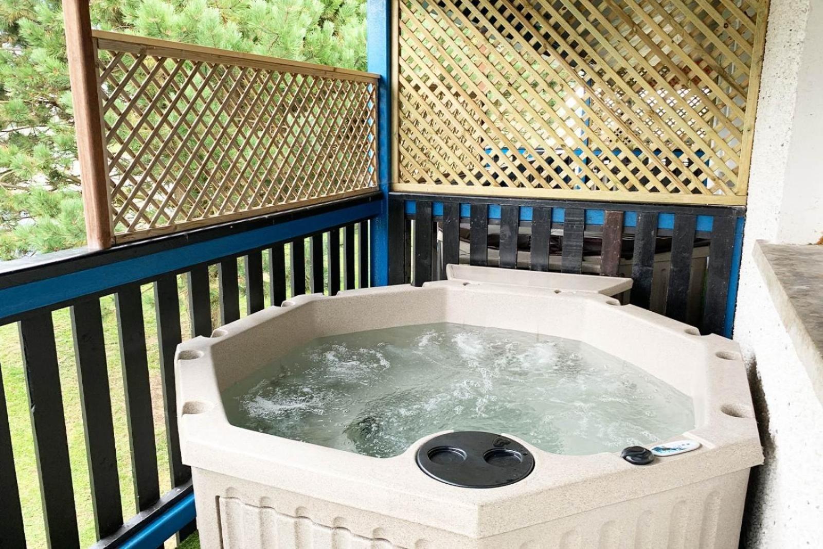 Rathlin Apartment - 2 Bedroom With Hot Tub Ballycastle Exterior photo